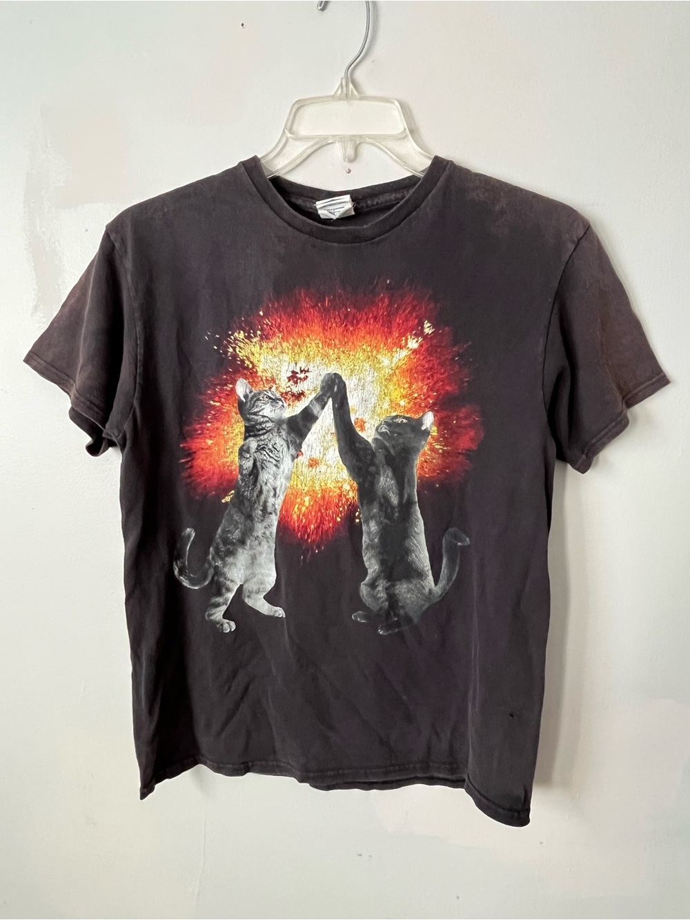 Vintage Delta Pro Weight Cat Fire T-shirt Tee Unisex Cat Lovers Fireworks Medium